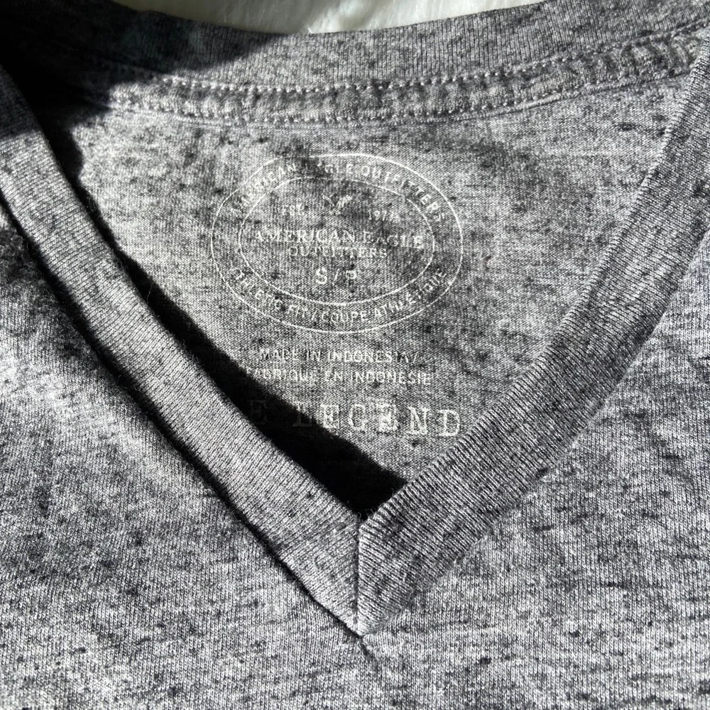 Men’s American Eagle v neck gray t short sleeve - Picture 2 of 3